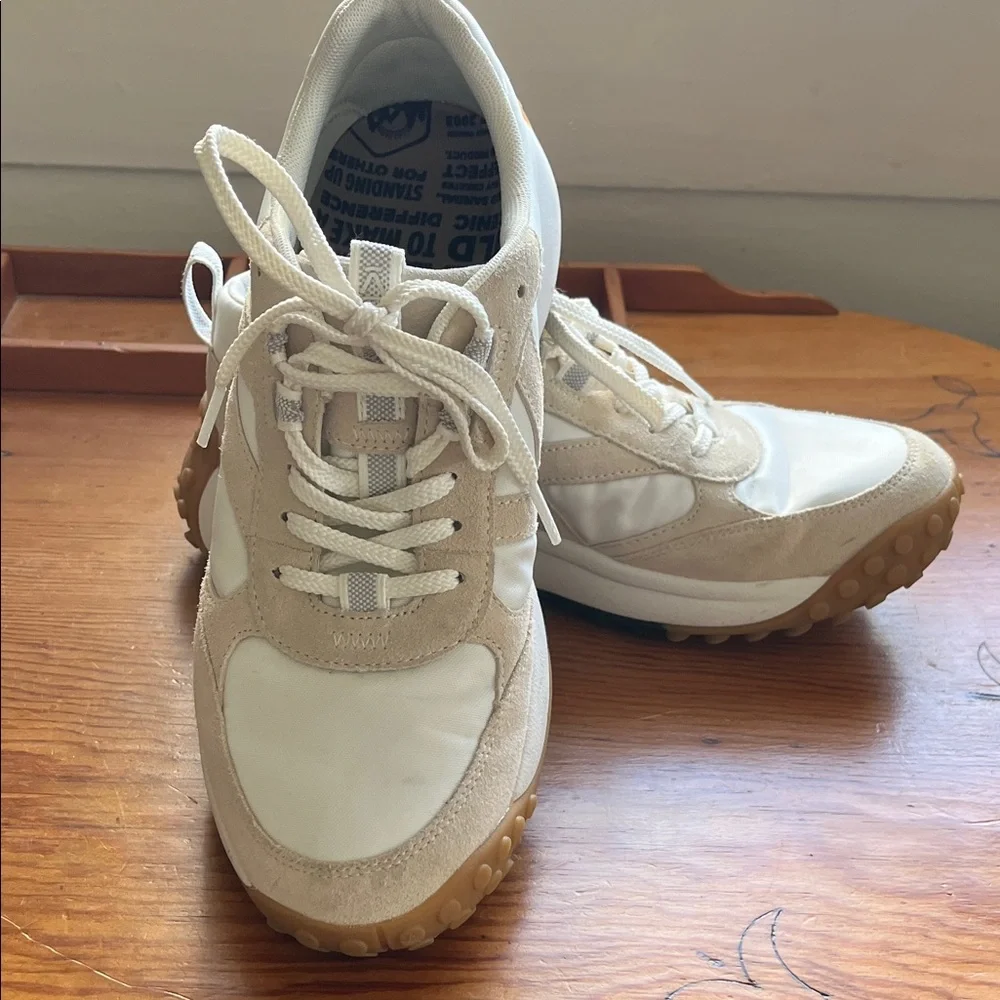 Keen women’s White and Tan Sneakers - Picture 1 of 6